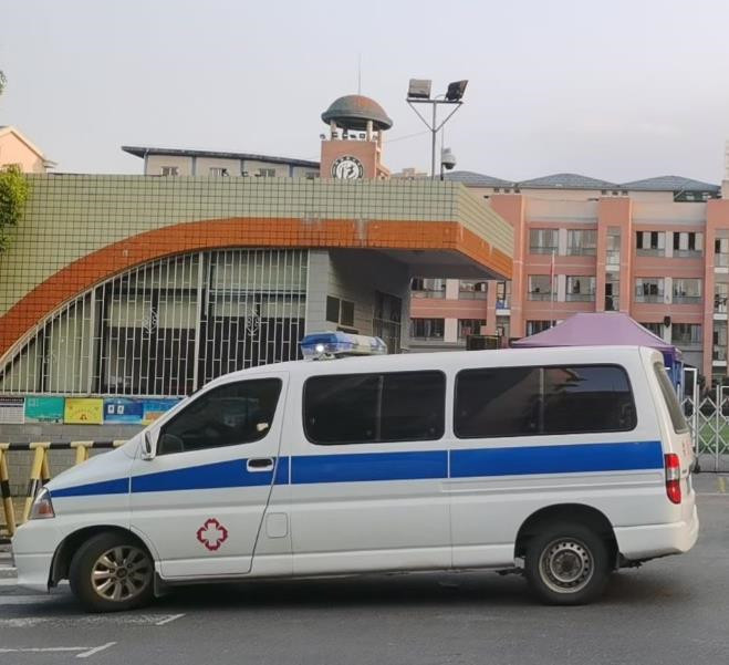 茂南救护车出租护送骨折病人一公里多少钱